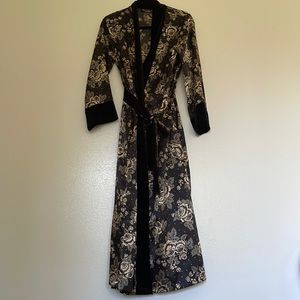 Long Morgan Taylor black robe